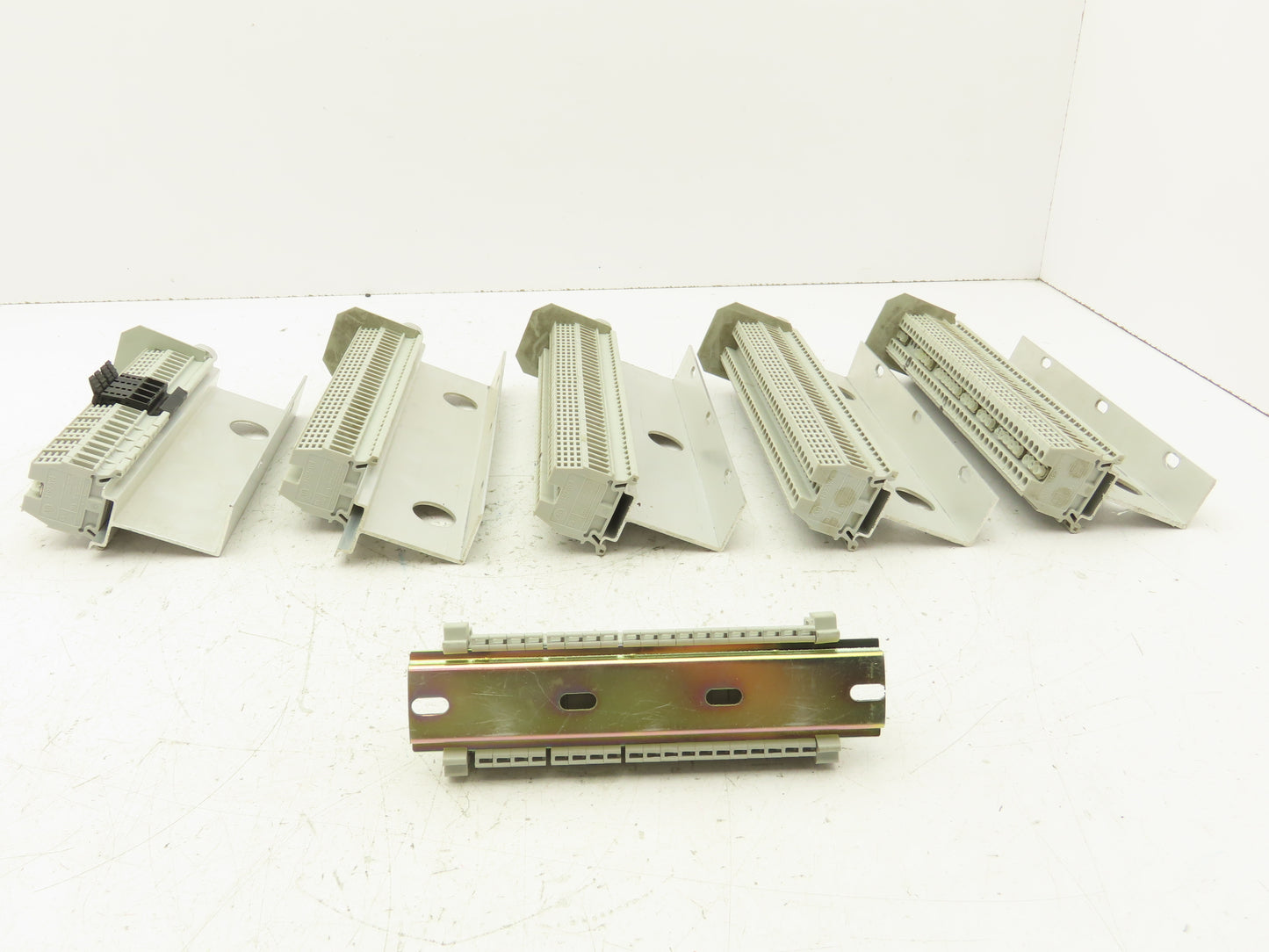 Allen Bradley 1492-W4 Terminal Block DIN Rail 4mm² 550V 30A Lot of 170+