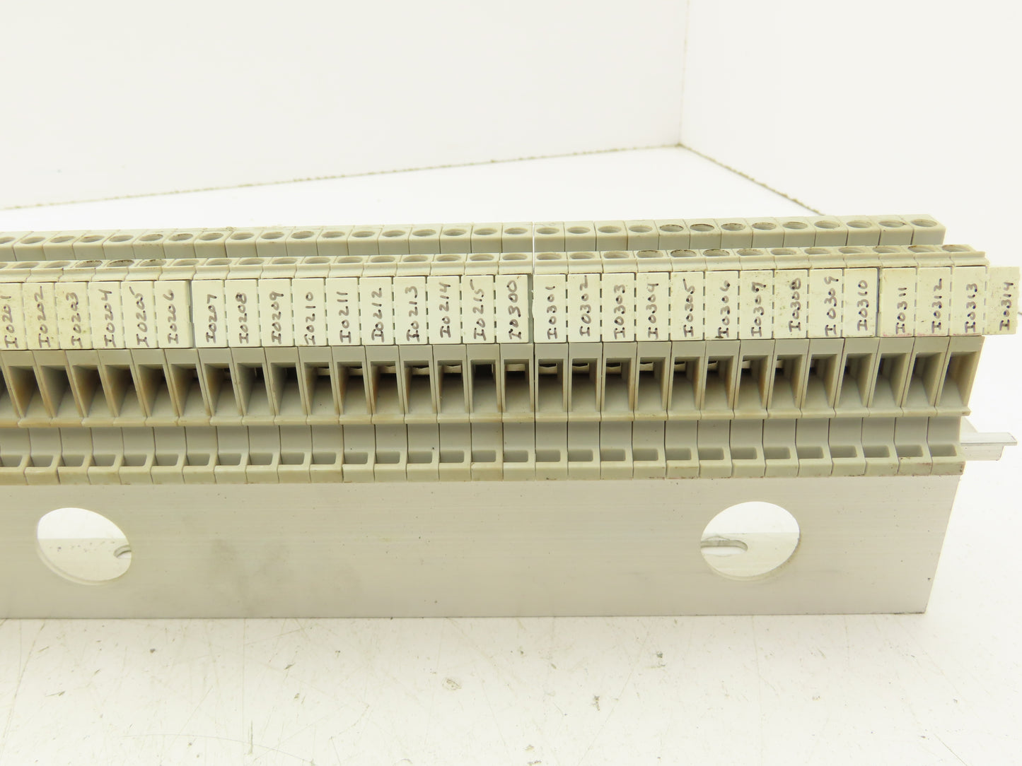 Allen Bradley 1492-W4 Terminal Block DIN Rail 4mm² 550V 30A Lot of 234