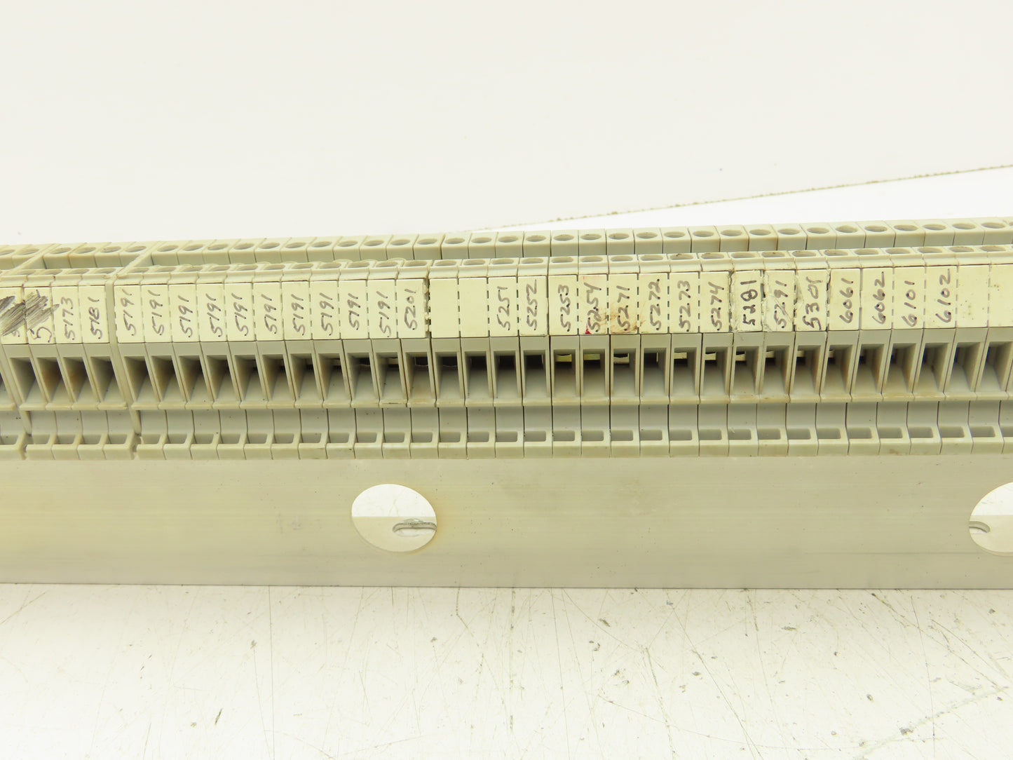 Allen Bradley 1492-W4 Terminal Block DIN Rail 4mm² 550V 30A Lot of 234