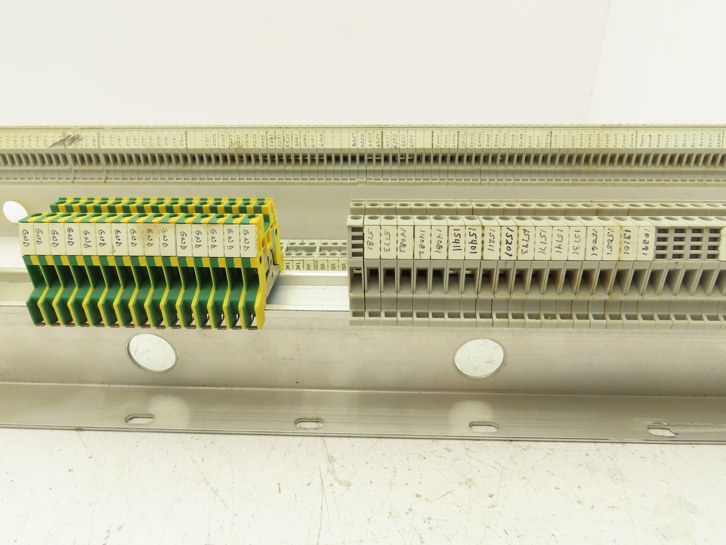 Allen Bradley 1492-W4 Terminal Block DIN Rail 4mm² 550V 30A Lot of 234