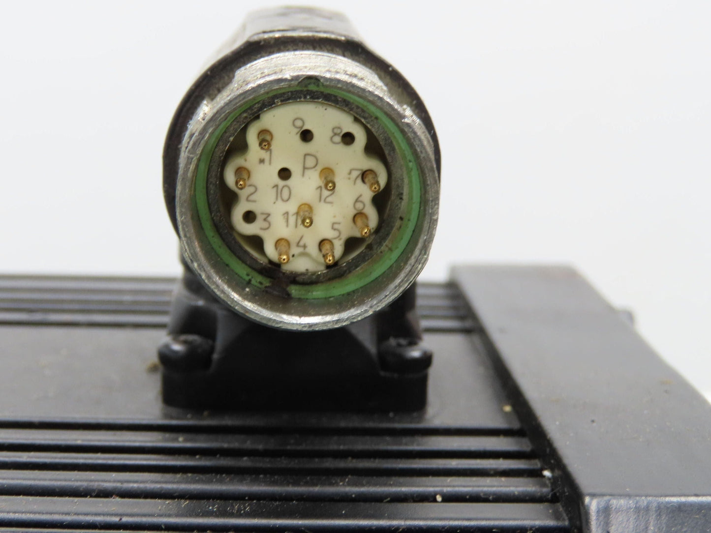 Lenze MCA 14L41-RS0B0 Servo Gear Motor 597 RPM 3.1Hp 390V 3PH 6.8:1 GKS05-3A