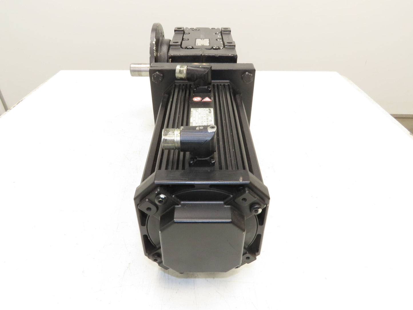 Lenze MCA 14L41-RS0B0 Servo Gear Motor 597 RPM 3.1Hp 390V 3PH 6.8:1 GKS05-3A