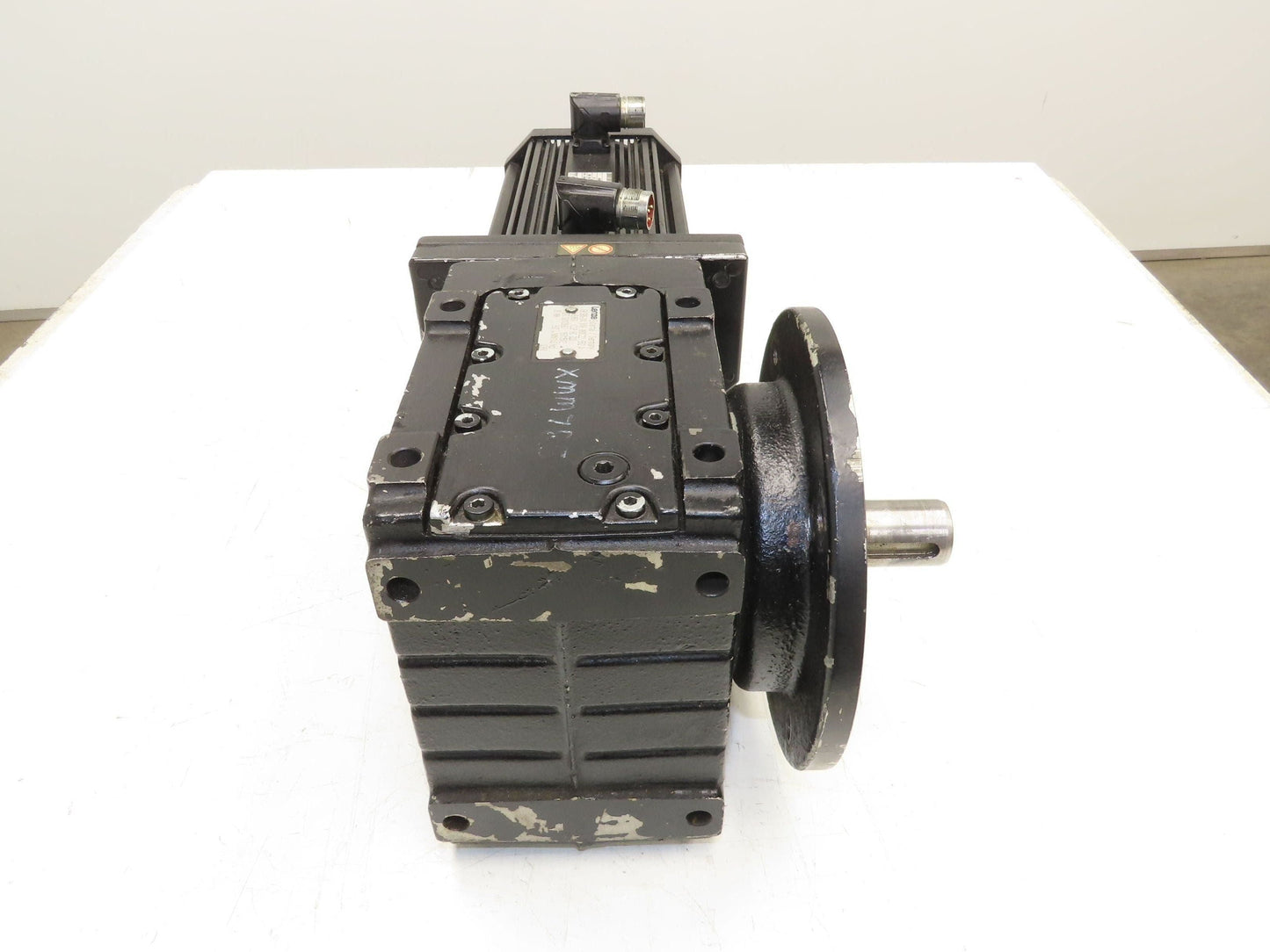 Lenze MCA 14L41-RS0B0 Servo Gear Motor 597 RPM 3.1Hp 390V 3PH 6.8:1 GKS05-3A