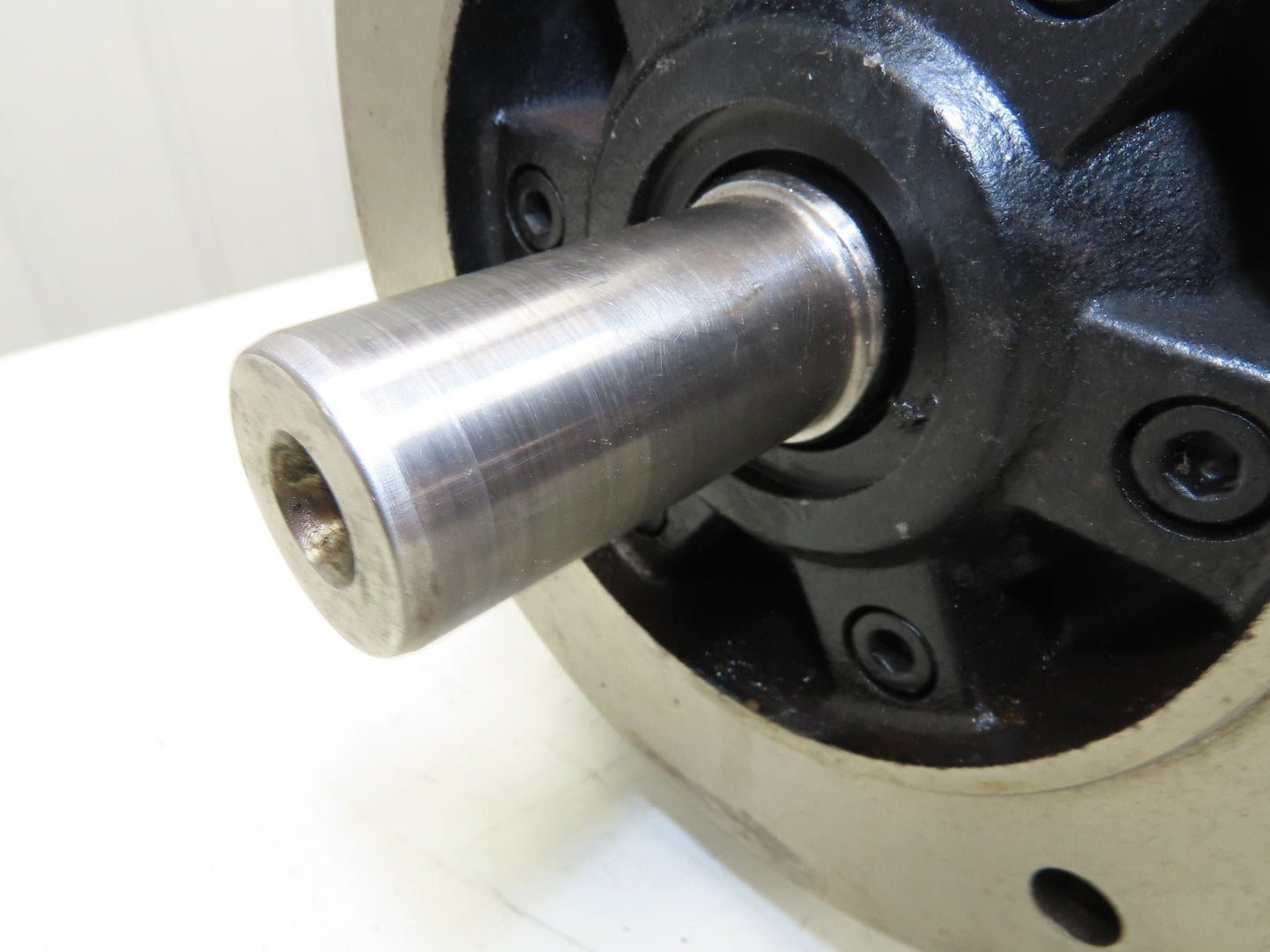 Lenze MCA 14L41-RS0B0 Servo Gear Motor 597 RPM 3.1Hp 390V 3PH 6.8:1 GKS05-3A