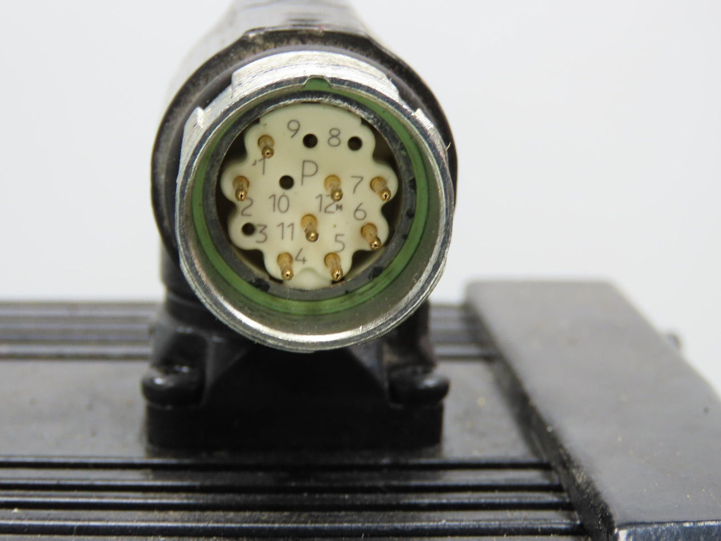 Lenze MCA 14L41-RS0B0 Servo Gear Motor 597 RPM 3.1Hp 390V 3PH LH 6.8:1 GKS05-3A