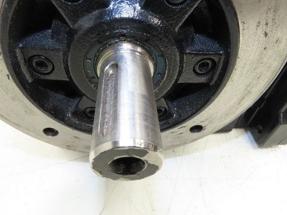 Lenze MCA 14L41-RS0B0 Servo Gear Motor 597 RPM 3.1Hp 390V 3PH LH 6.8:1 GKS05-3A