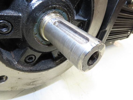 Lenze MCA 14L41-RS0B0 Servo Gear Motor 597 RPM 3.1Hp 390V 3PH LH 6.8:1 GKS05-3A