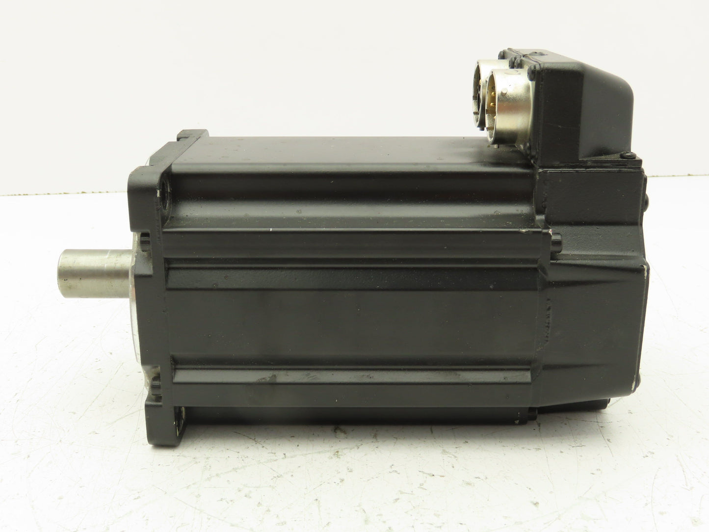 Allen Bradley MPL-A430P-SK22AA AC Servo Motor 2.2kw 5000 RPM 230V 3PH Ser A