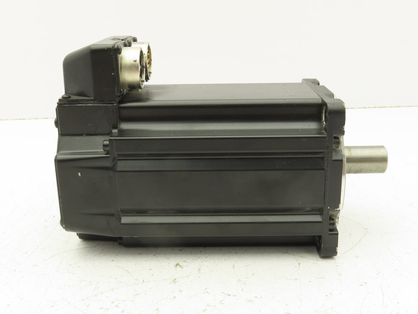 Allen Bradley MPL-A430P-SK22AA AC Servo Motor 2.2kw 5000 RPM 230V 3PH Ser A