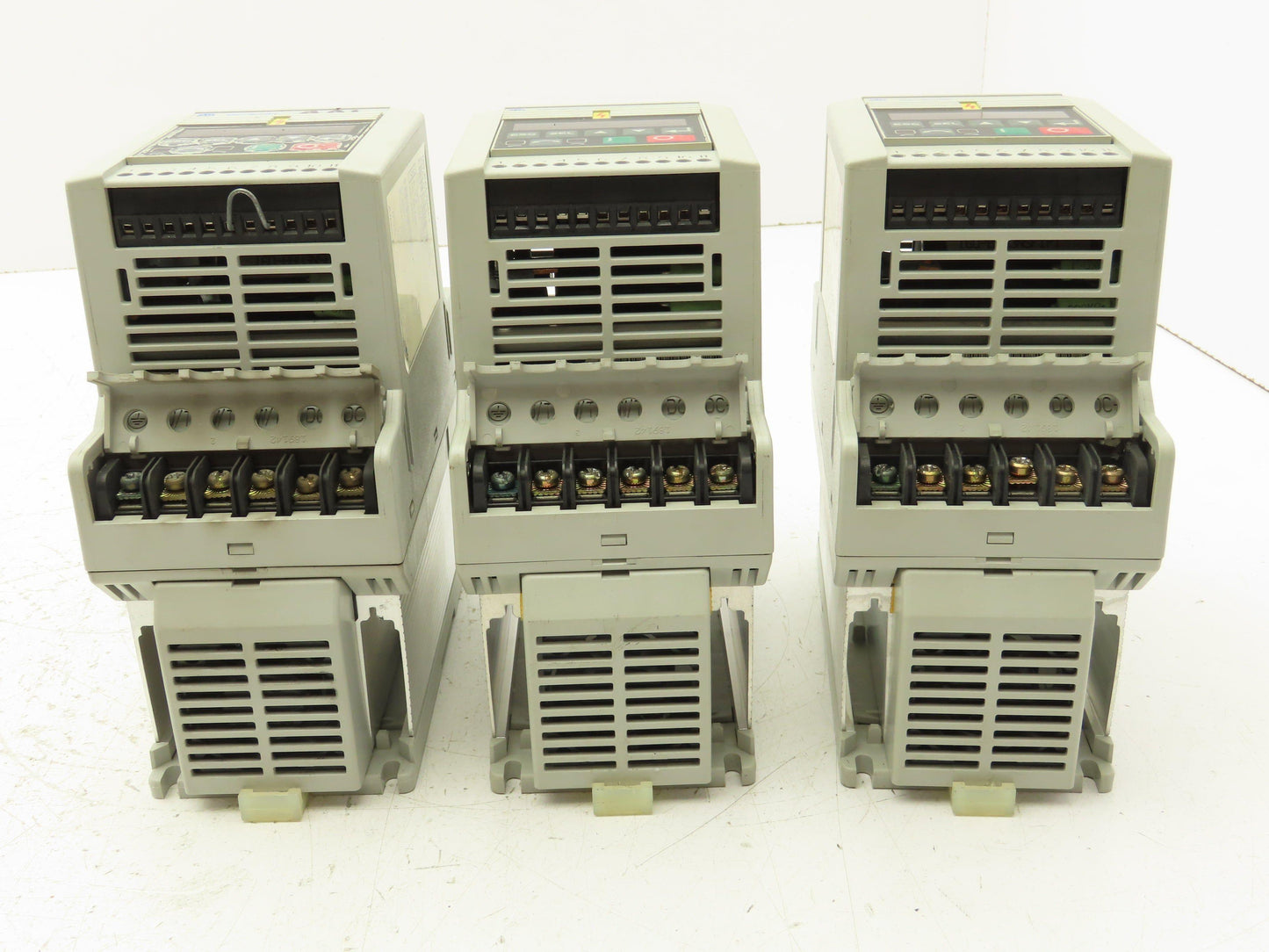 Allen Bradley Speed Controller 380-460V 2.8A 1HP Ser.C Lot of 3