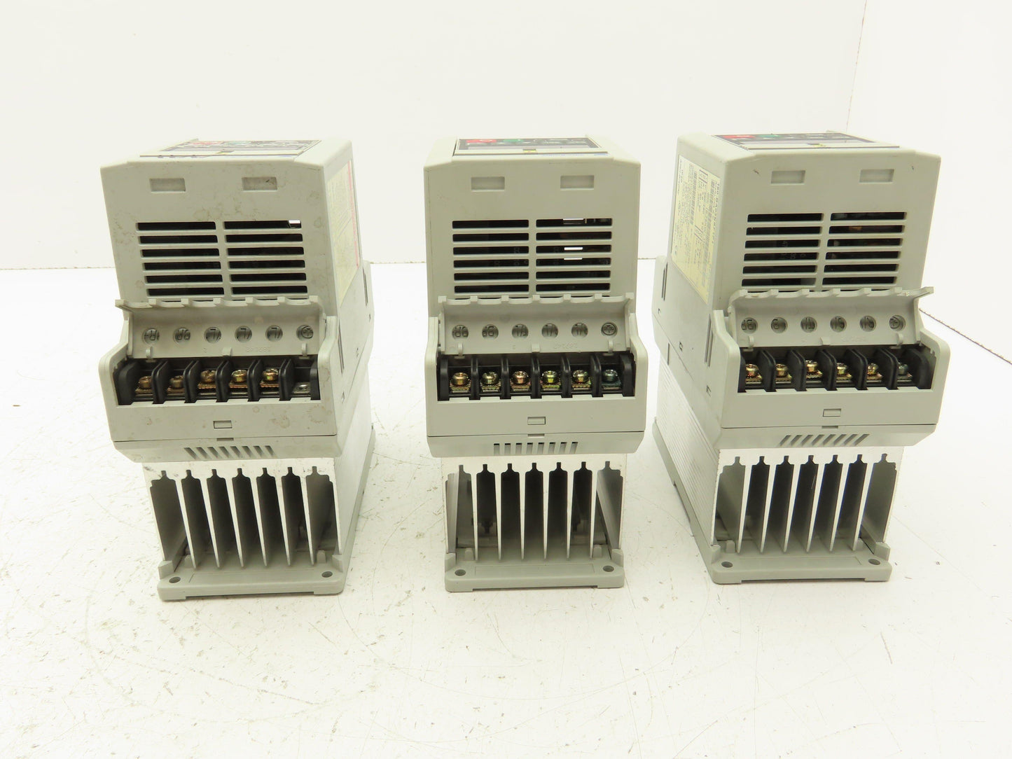 Allen Bradley Speed Controller 380-460V 2.8A 1HP Ser.C Lot of 3