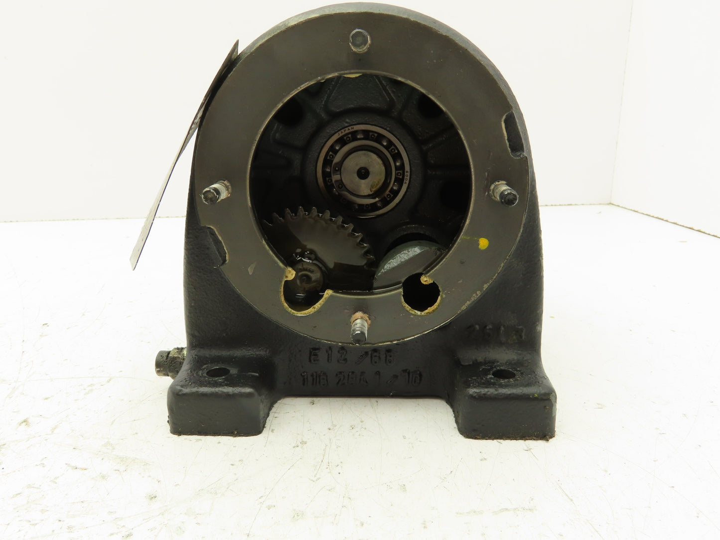 Sew Eurodrive R40DT90L4 Inline Gearbox 3.98:1 Reducer 432 RPM IEC 90L Foot Mount