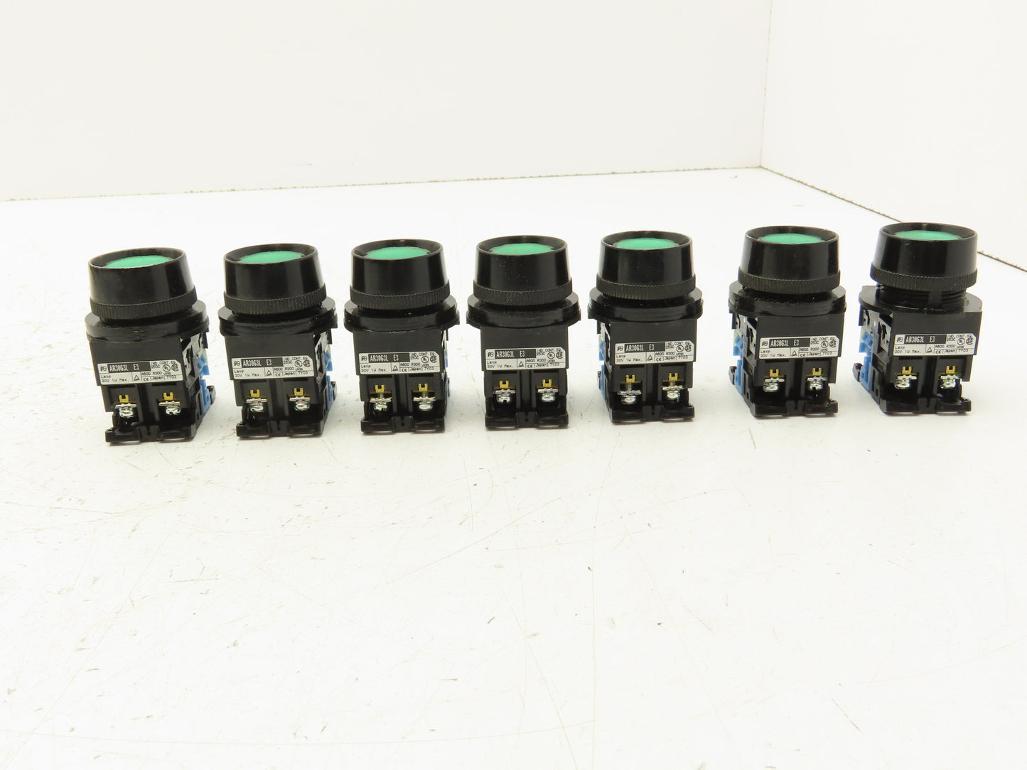 Fuji Electric Green Illuminated Push Button 30mm 600V 10A 30v Bulb Lot of 7