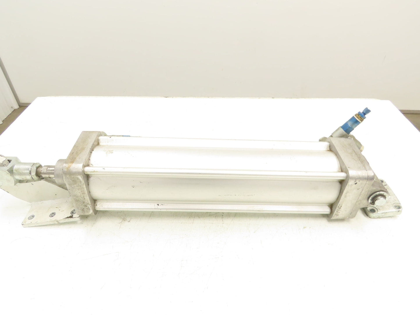 Festo DNU-100-390-PPV-A Pneumatic Air Cylinder 100mm Bore 390mm Stroke Clevis Mt
