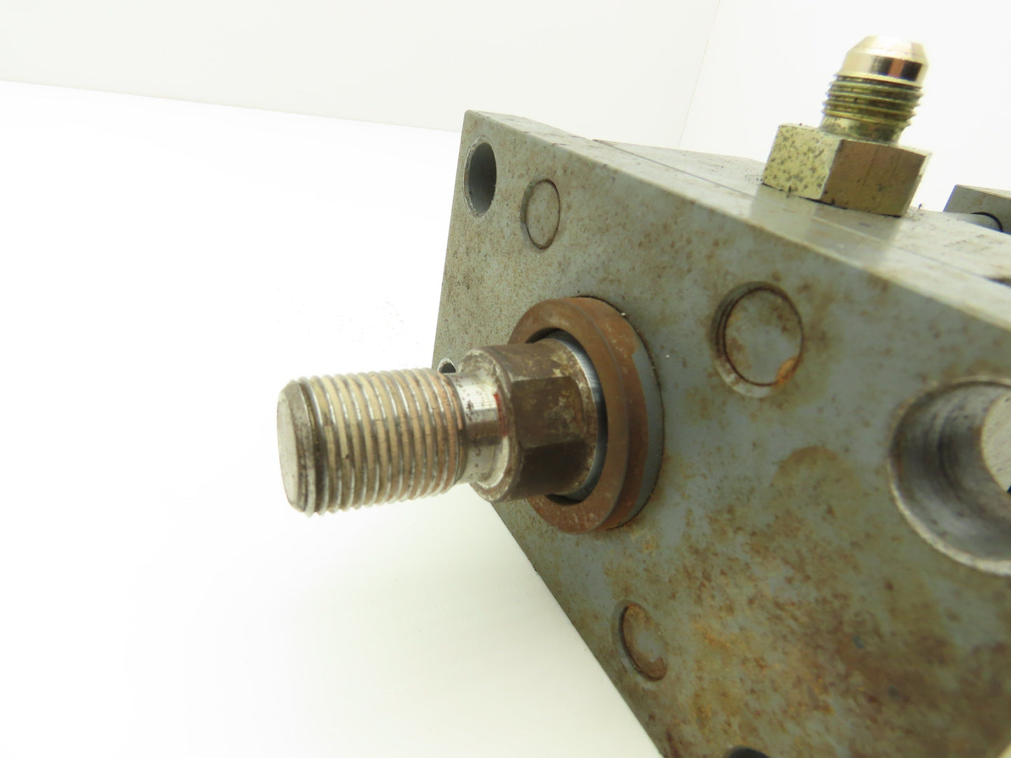 Miller HV61R2N HV Series Hydraulic Cylinder 2" Bore 2" Stroke 3600 PSI Flange Mt