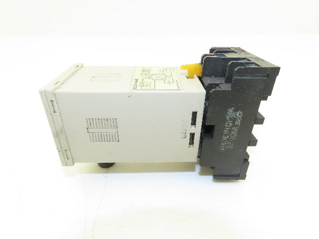 Omron E2CA-AL4D Proximity Sensor Amplifier Socket Base
