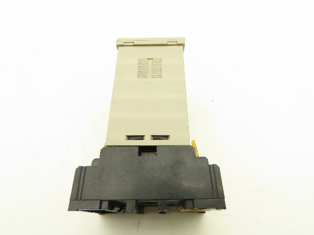Omron E2CA-AL4D Proximity Sensor Amplifier Socket Base