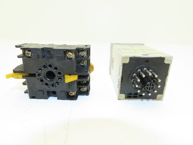 Omron E2CA-AL4D Proximity Sensor Amplifier Socket Base