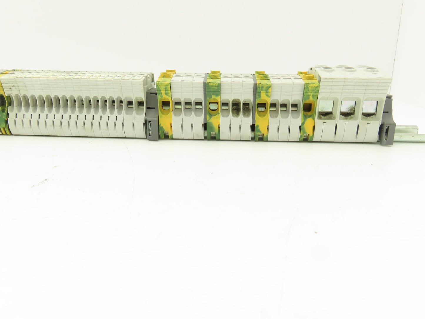ABB Entrelec Mixed Size Terminal DIN Rail 2-Pole Lot of 117
