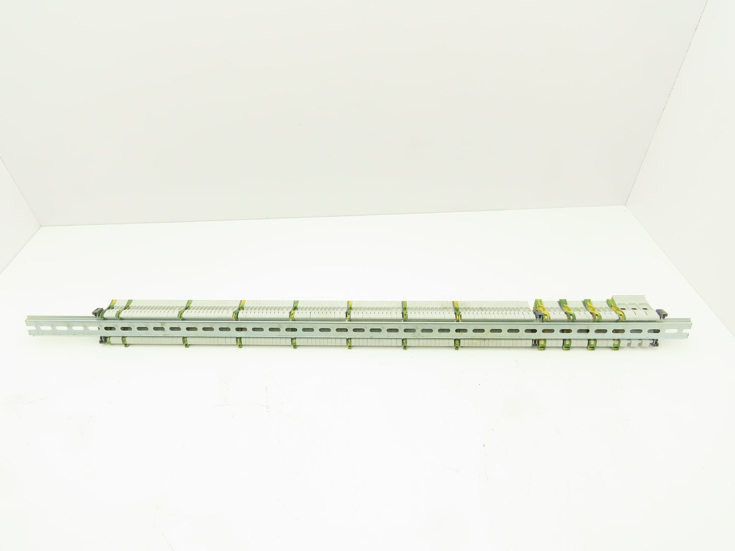 ABB Entrelec Mixed Size Terminal DIN Rail 2-Pole Lot of 117