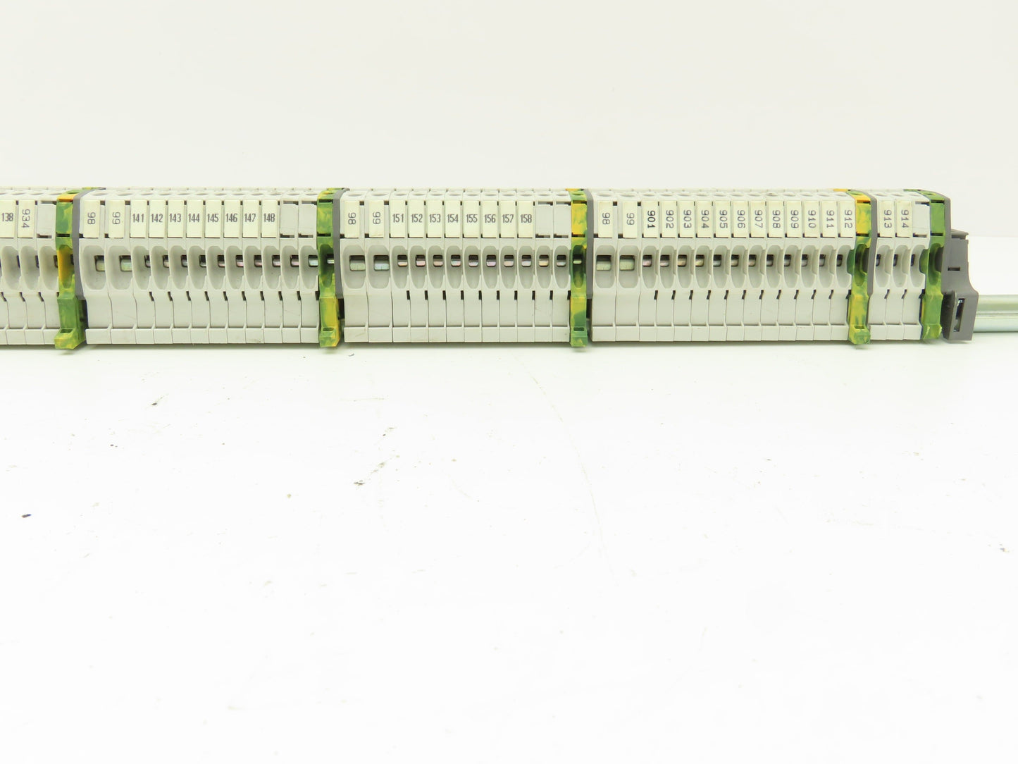 ABB Entrelec Mixed Size Terminal DIN Rail 2-Pole Lot of 117