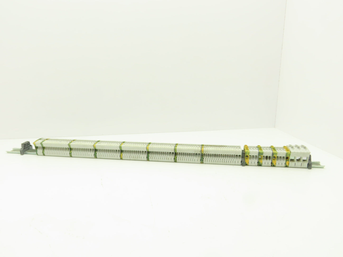 ABB Entrelec Mixed Size Terminal DIN Rail 2-Pole Lot of 117