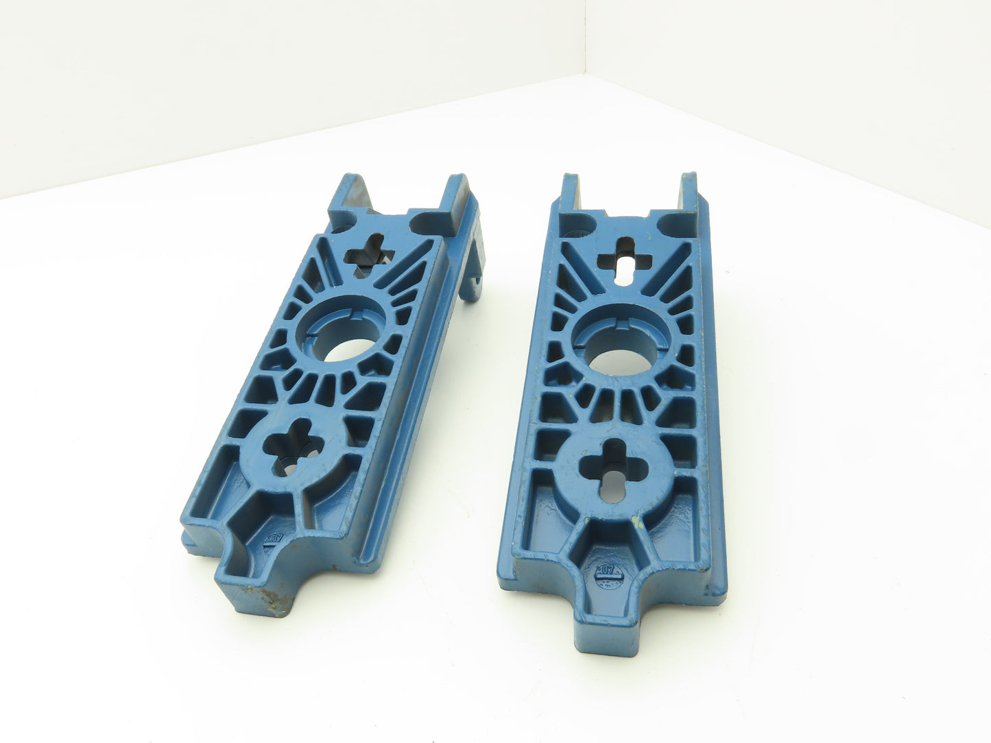 Demag 83729433 DK10 Electric Hoist Chain Guide Base Plate  Lot of 2