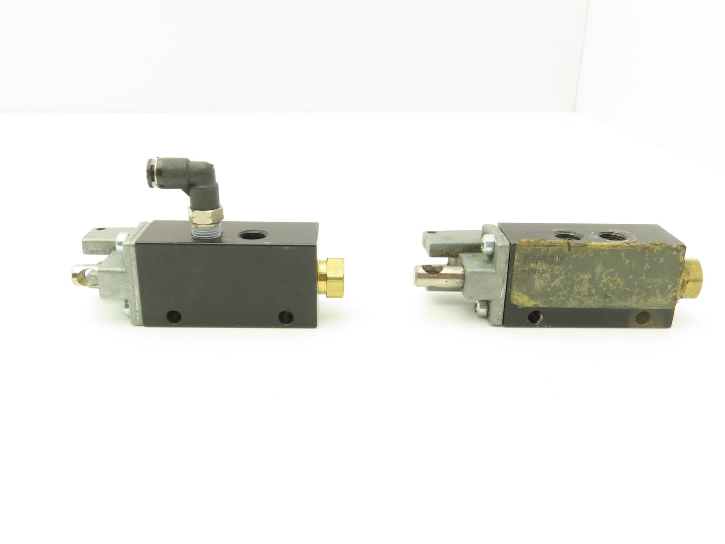 Fabco Air 18HL-4 Manual Pneumatic Control Valve 5/2 Type 1/8" NPT Spool Lot of 2