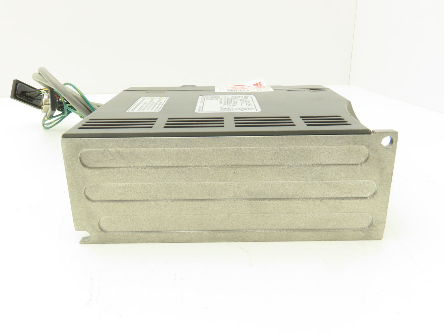 Delta ASD-B2-0421-B AC Servo Drive 400W 1PH/3PH 230VAC Input 110VAC 0-250Hz 2.6A