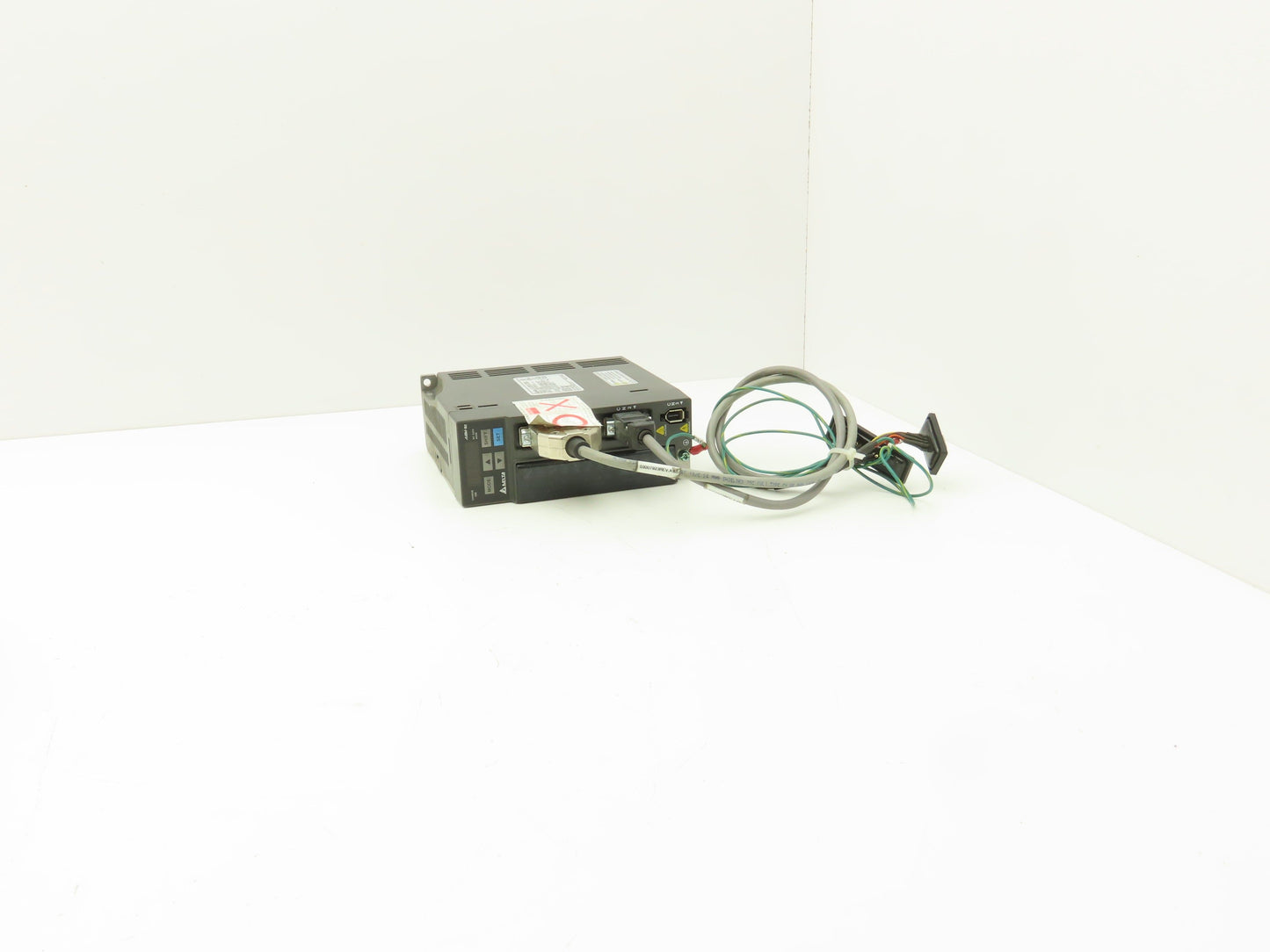 Delta ASD-B2-0421-B AC Servo Drive 400W 1PH/3PH 230VAC Input 110VAC 0-250Hz 2.6A