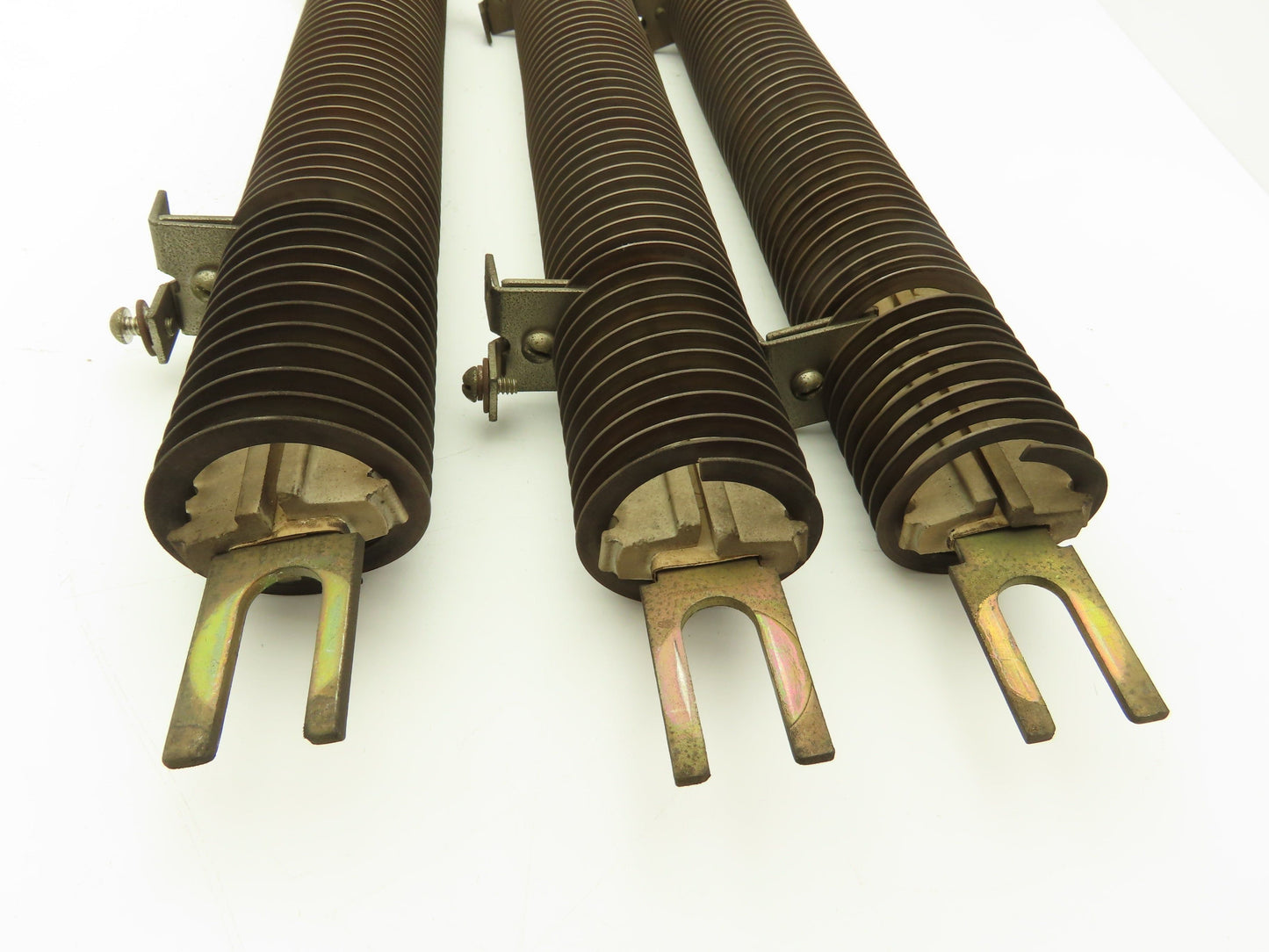 Ohmite 2313 Power Rib Resistor 1.6O Chassis Mount Wire Wound Lot of 3