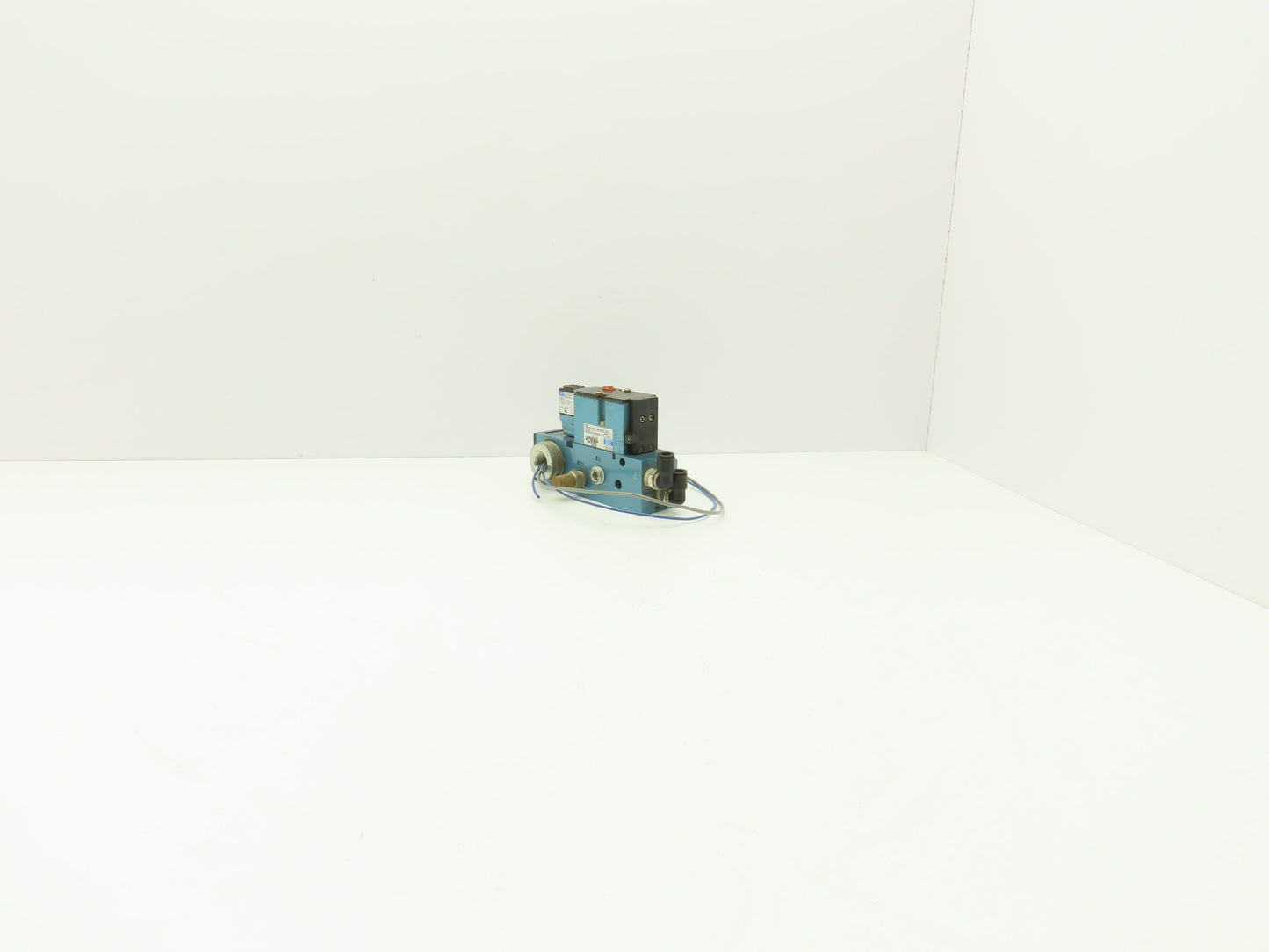 MAC 82A-AC-CKA-TM-DDAP-1DA Pneumatic Solenoid 4/2 Spool Valve 24VDC