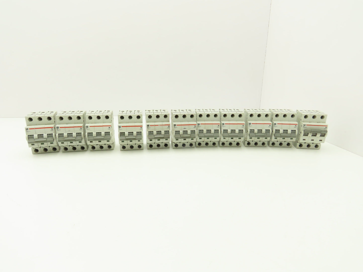 Cutler Hammer WMS3D03 3-Pole 3A Circuit Breaker Lot of 11