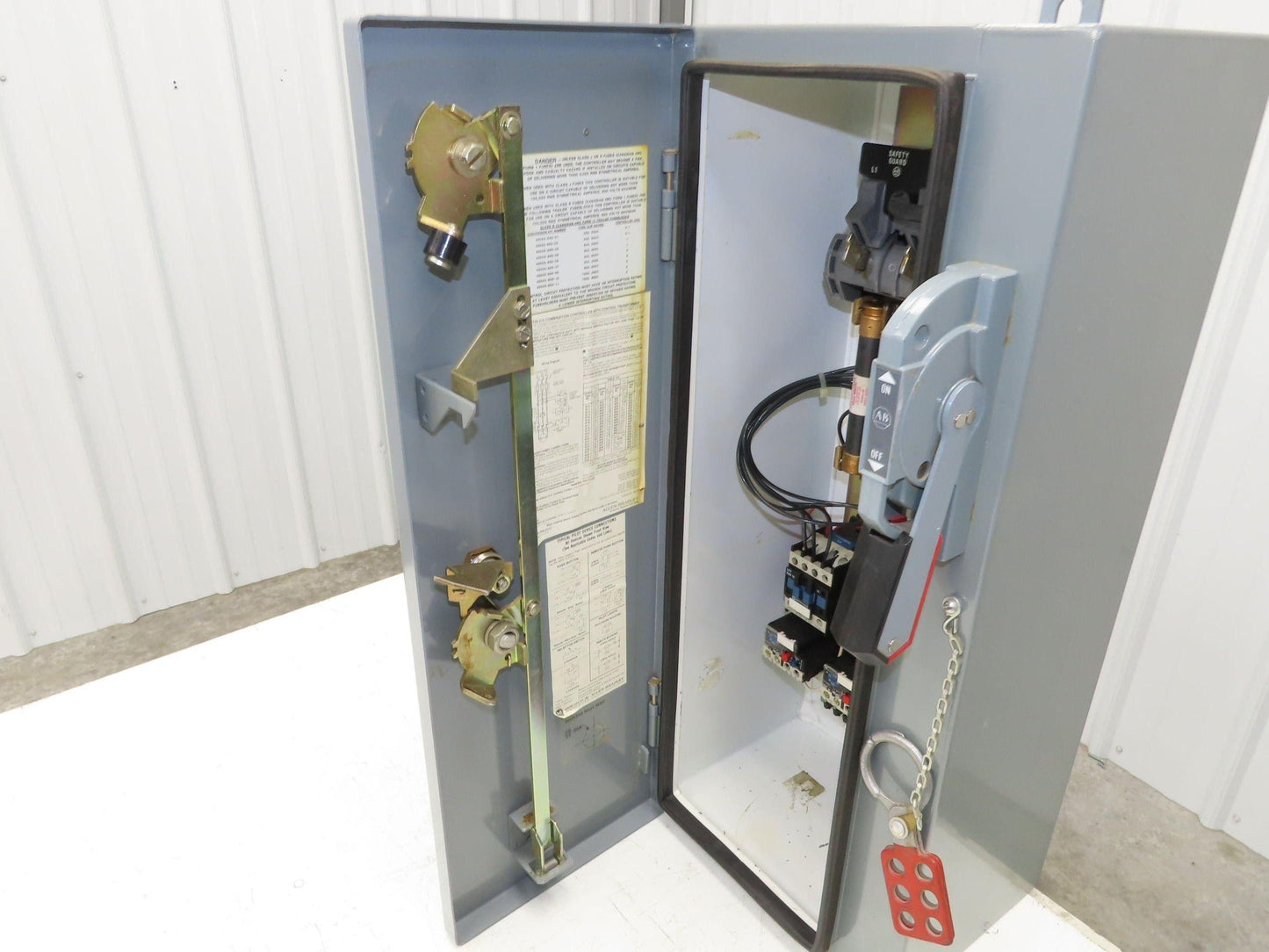 Square D 512-BJB-6-24 Combination Dual Motor Starter 10Hp 3Ph Size 1