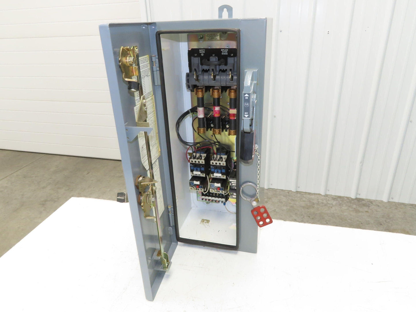 Square D 512-BJB-6-24 Combination Dual Motor Starter 10Hp 3Ph Size 1