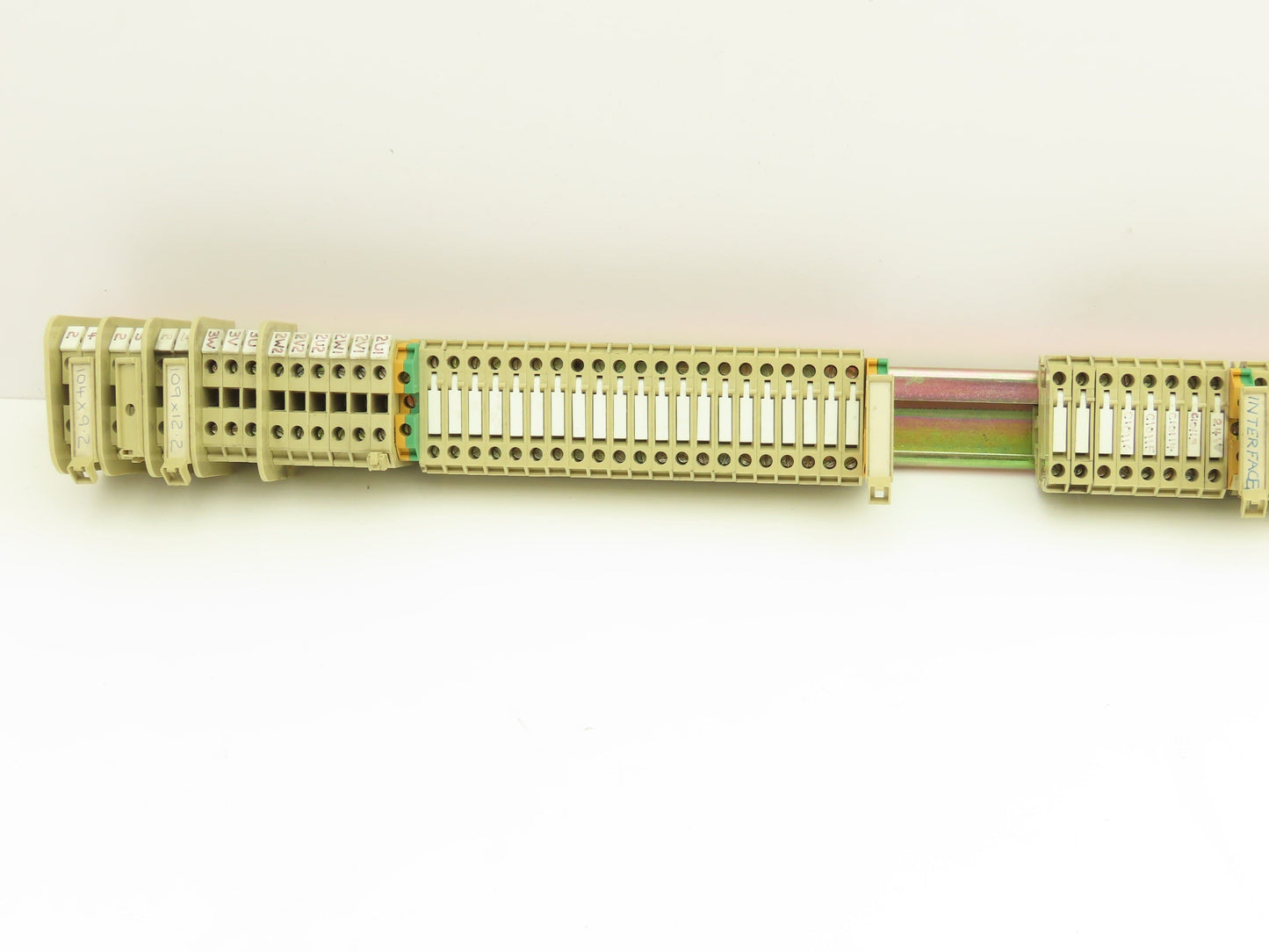 Weidmuller SAK 4mm² Terminal Fuse DIN Rail 43.125" Lot of 149