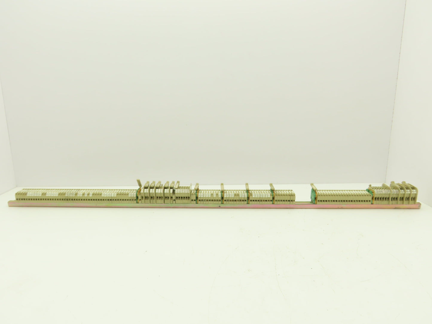 Weidmuller SAK 4mm² Terminal Fuse DIN Rail 43.125" Lot of 149