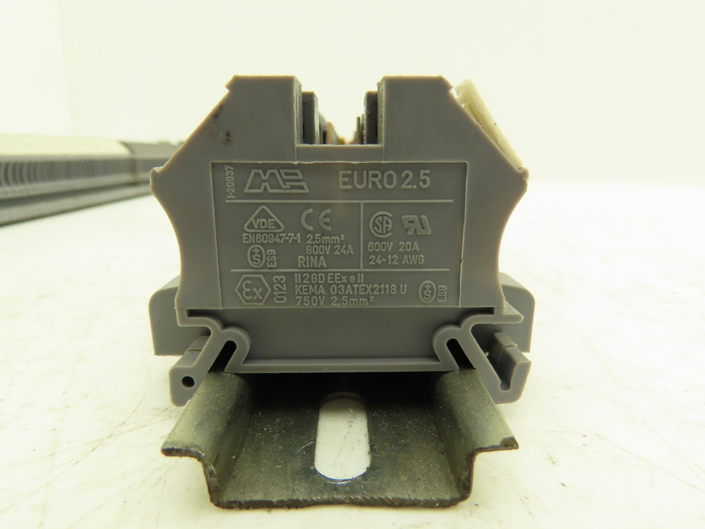 MI Euro 2.5mm² 20A Terminal 600V 24-12AWG DIN Rails Lot of 185