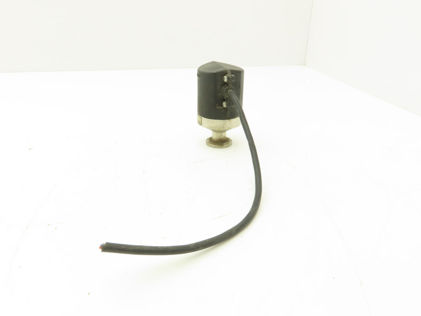 Oerlikon Leybold Vacuum Transducer 1-200mbar 12-30V