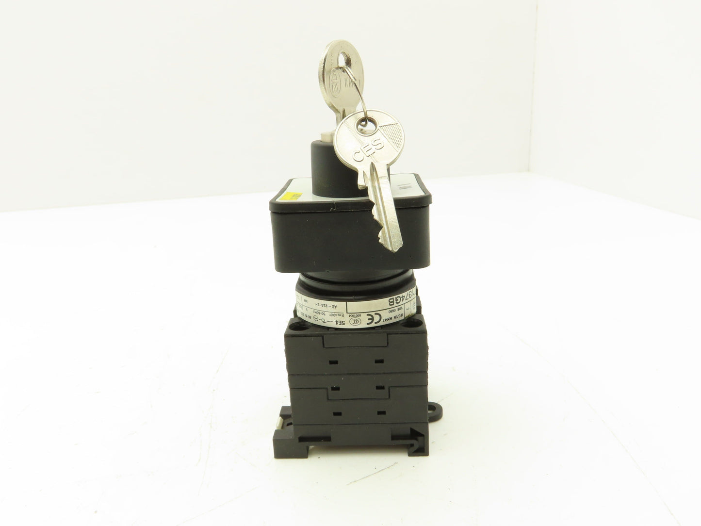 Moeller T0-3-71374GB Key Switch Manual Motor Controller 3PH 2Pos 16A 600VAC 10HP