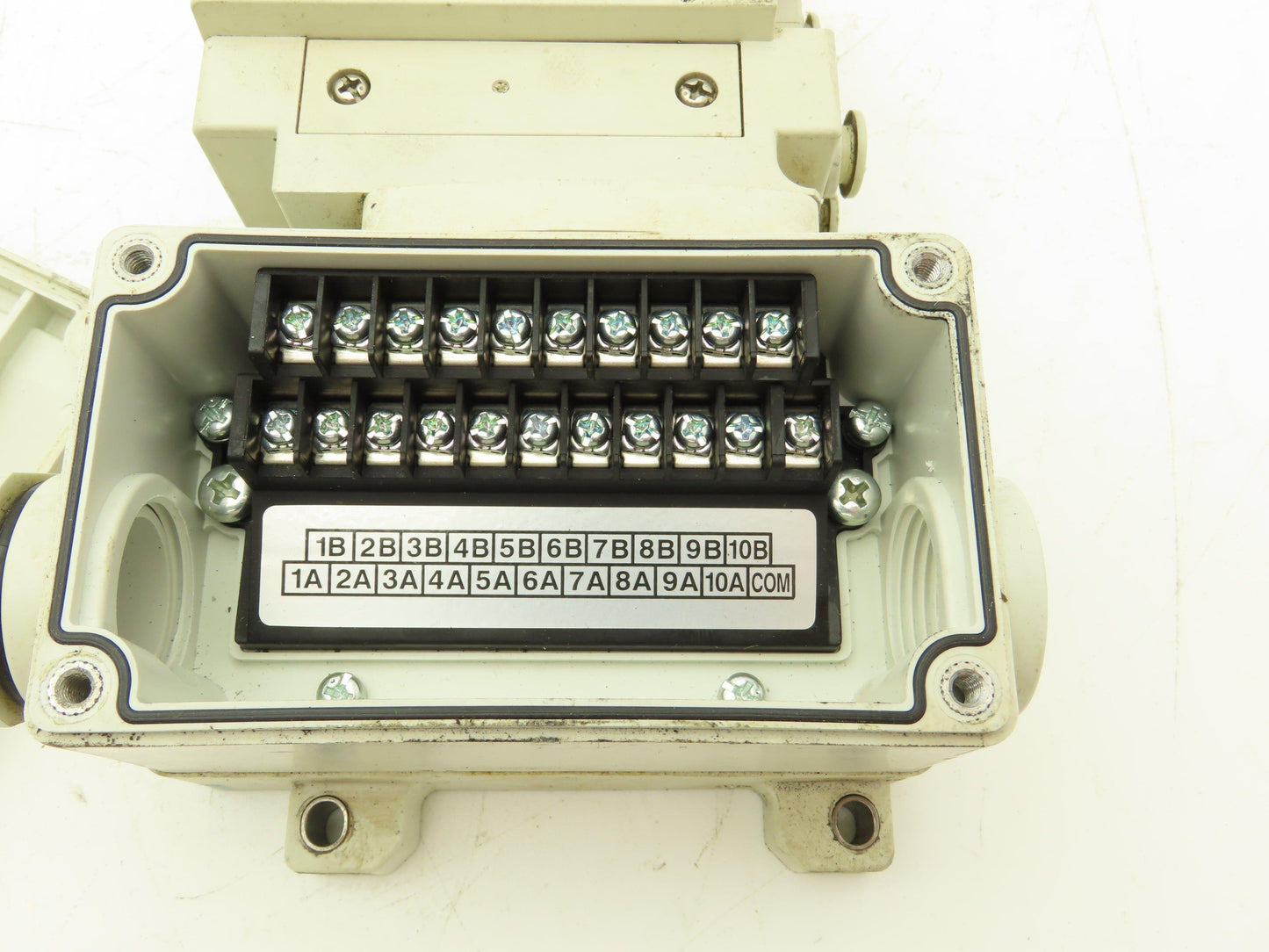 SMC SY3100-5UD1 Solenoid Valves 2 Pos 5 Port 24VDC 20-Pin Terminal Junction Box