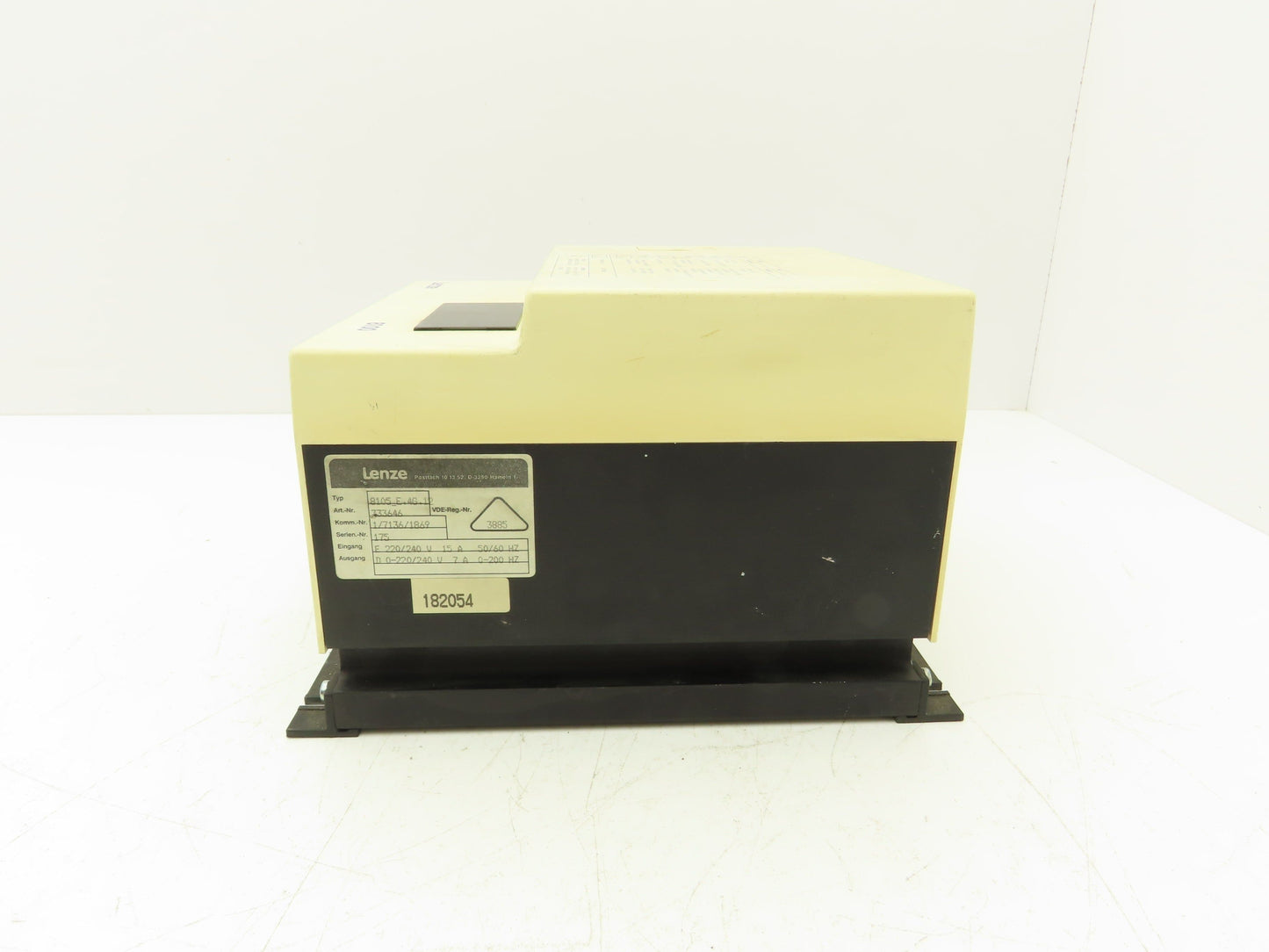 Lenze 8105 E.4G.12 8100 Inverter Drive 240VAC 7A 0-200Hz Output