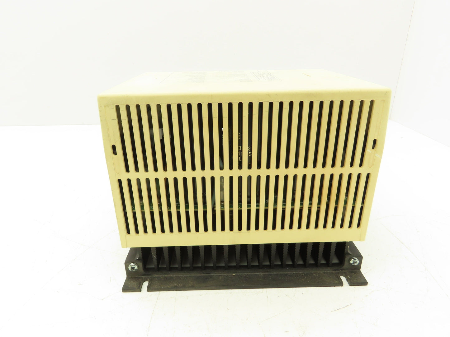 Lenze 8105 E.4G.12 8100 Inverter Drive 240VAC 7A 0-200Hz Output