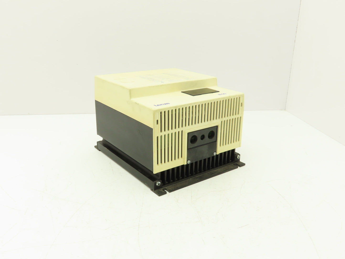 Lenze 8105 E.4G.12 8100 Inverter Drive 240VAC 7A 0-200Hz Output