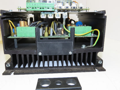 Lenze 8105 E.4G.12 8100 Inverter Drive 240VAC 7A 0-200Hz Output