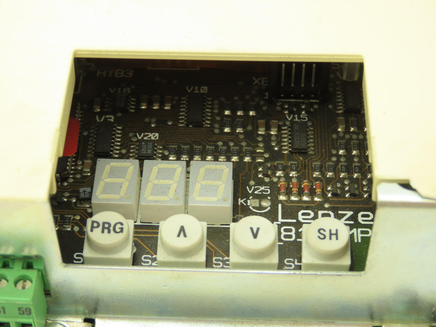 Lenze 8105 E.6A.21 8100 Inverter Drive 240VAC 7A 0-199Hz Output