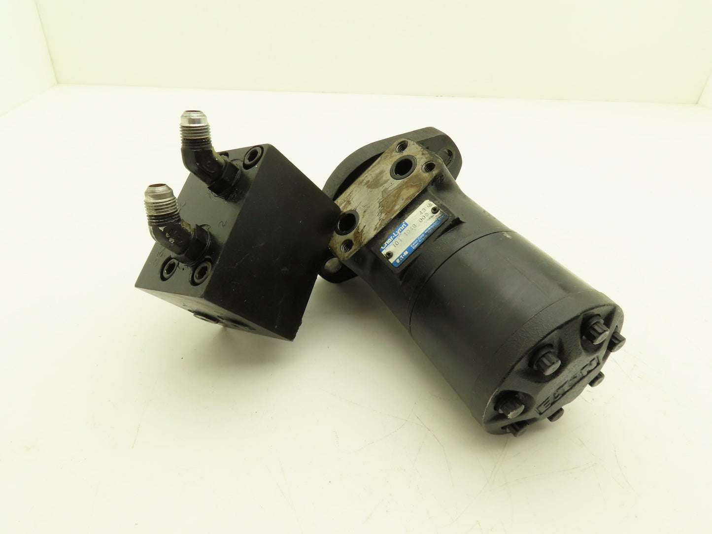 Eaton Char-Lynn 101 1048 009 Hydraulic Gerotor Motor 15 GPM 2-Bolt Flange