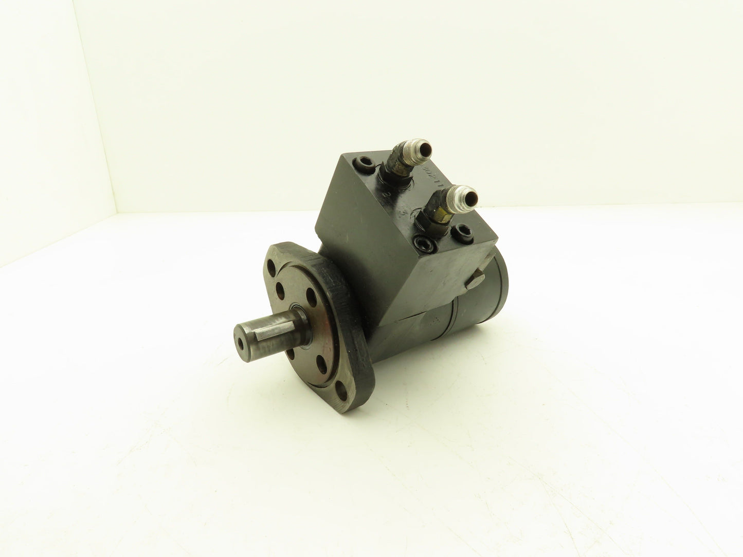 Eaton Char-Lynn 101 1048 009 Hydraulic Gerotor Motor 15 GPM 2-Bolt Flange