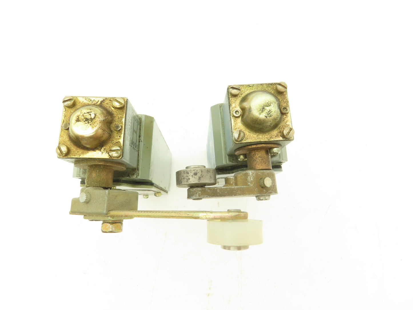 Allen Bradley 802T-HT Oiltight Limit Switch Series 1 Roller Arm Lot of 2