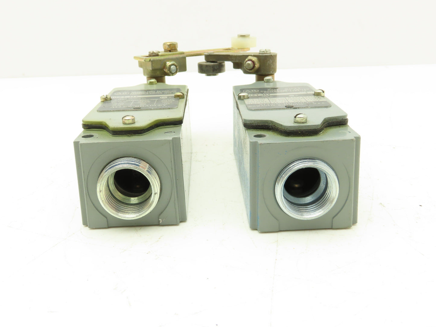 Allen Bradley 802T-HT Oiltight Limit Switch Series 1 Roller Arm Lot of 2